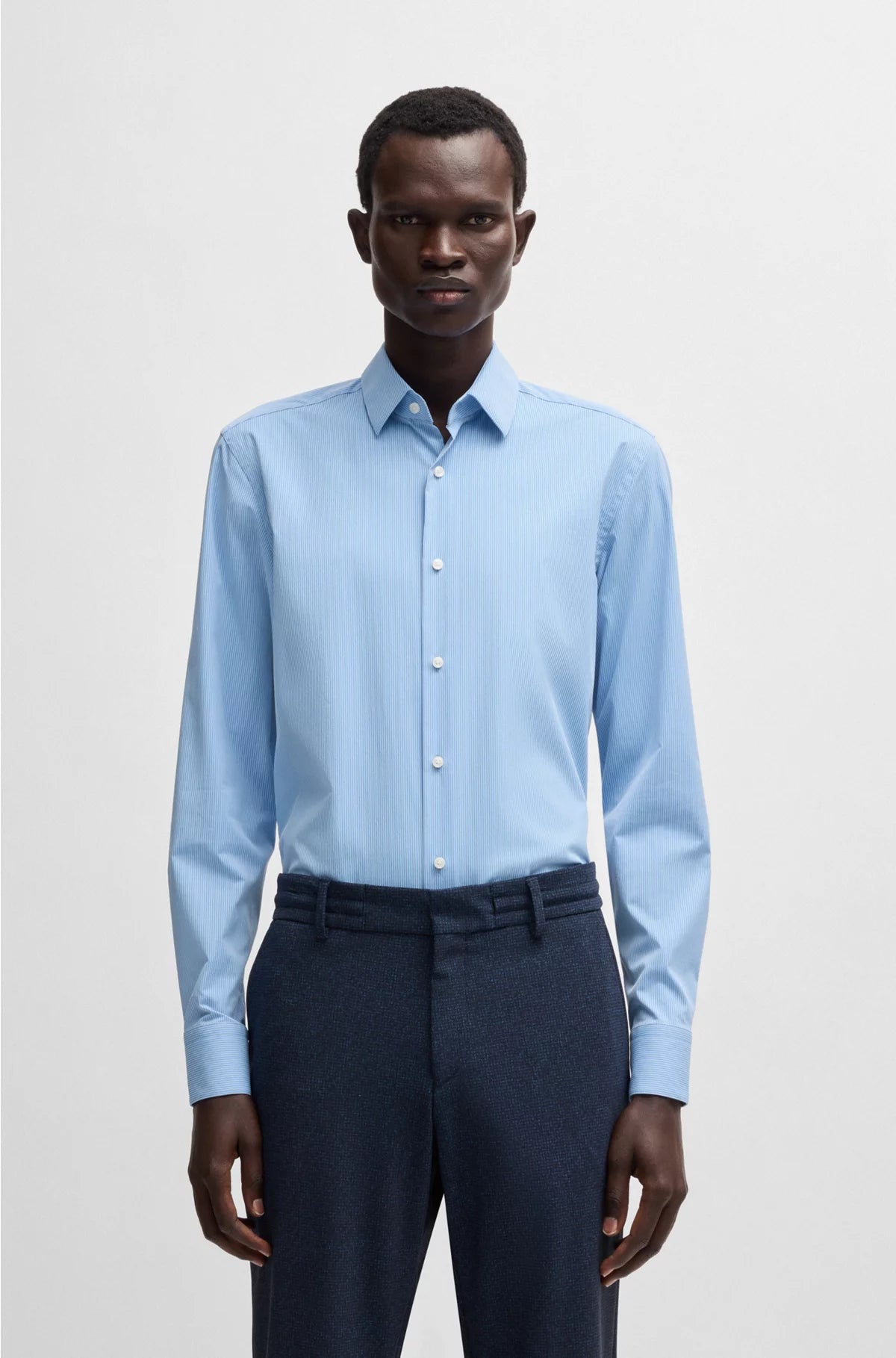 SLIM-FIT SHIRT IN STRIPED PERFORMANCE-STRETCH FABRIC