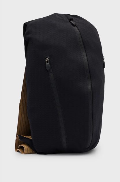 WATERPROOF SPIDER BAG WITH REFLECTIVE DETAILING